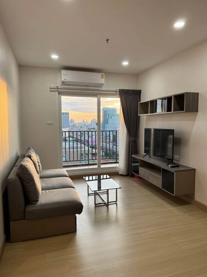For rent: Supalai Veranda Ramkhamhaeng, large and comfortable room on the 17th floor with great views. Convenient and fully equipped. Book now!