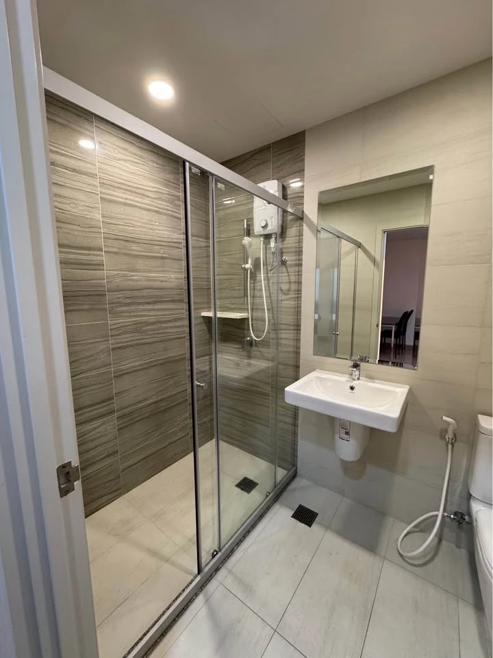 For rent: Supalai Veranda Ramkhamhaeng, large and comfortable room on the 17th floor with great views. Convenient and fully equipped. Book now!