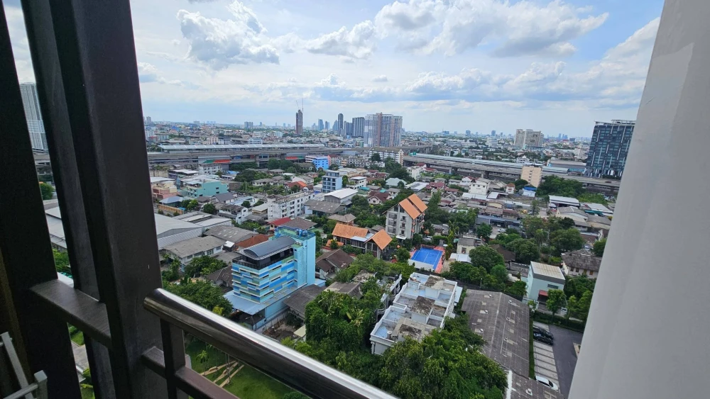 For rent: Supalai Veranda Ratchavipha-Prachachuen. Beautifully decorated and fully furnished unit with ample living space. Don't miss out!
