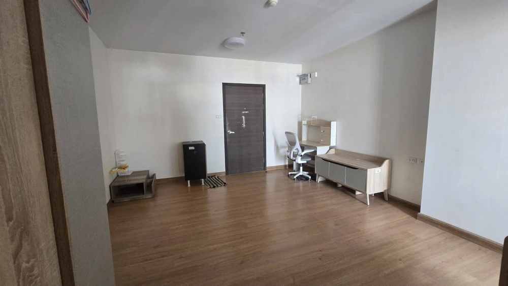 For rent: Supalai Veranda Rattanathibet, a lovely unit on the 15th floor. Great location, not hot, fully furnished. Book now!