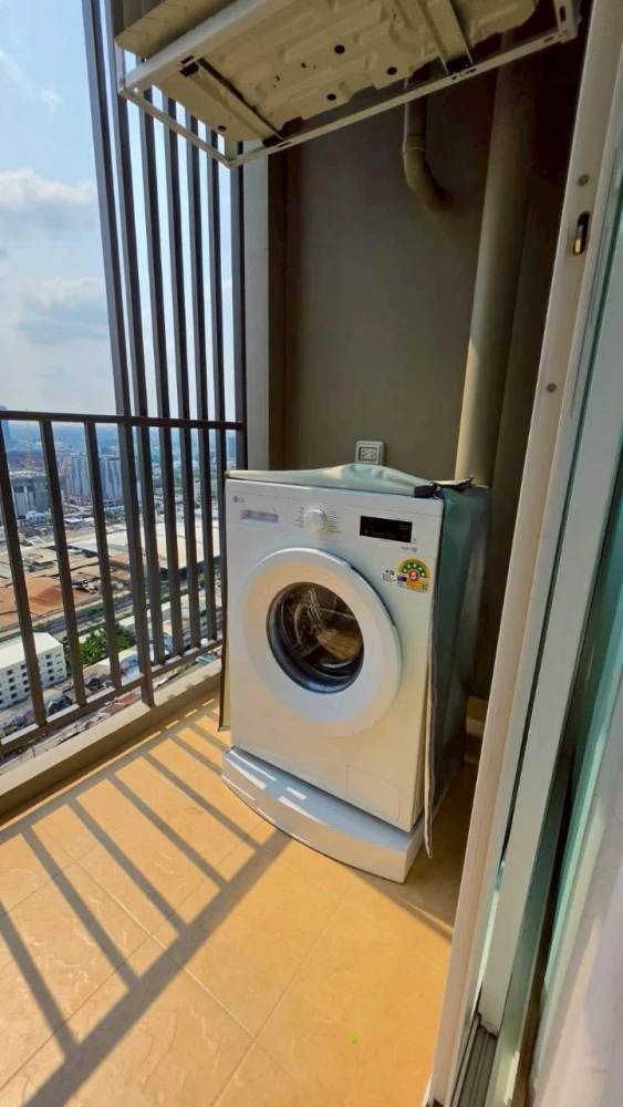 For rent: Supalai Veranda Ramkhamhaeng. High floor, unobstructed view, bright and airy. Studio room in a quiet location, perfect for relaxation.