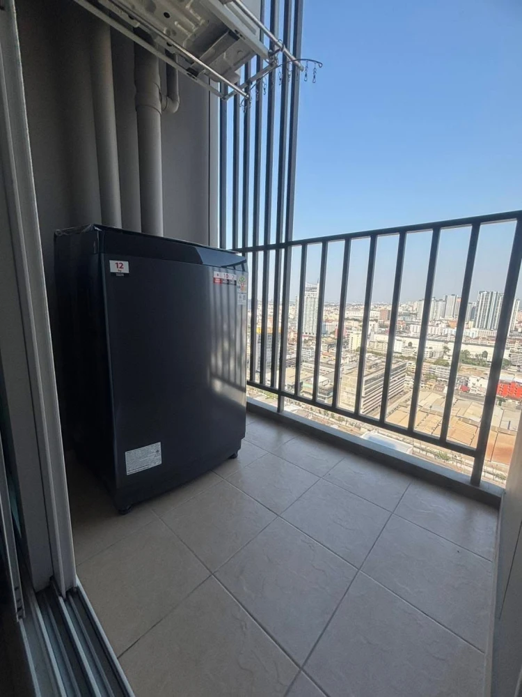 For rent: Supalai Veranda Ramkhamhaeng, Studio room, very high floor, excellent ventilation. You'll regret missing this opportunity!