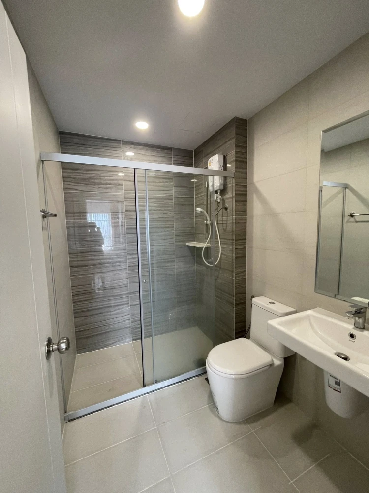 For rent Supalai Veranda Ramkhamhaeng, room not far from the elevator, spacious room, closed kitchen, balcony, private, hurry and reserve now.