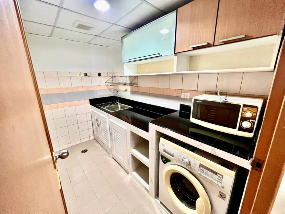 Spacious and comfortable room for rent at S.V. City Rama 3. Fully furnished, good ventilation, and beautiful view. Book now!