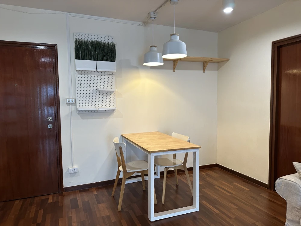 For rent S.V. City Rama 3, very spacious room, not cramped at all, complete with furniture and electrical appliances, ready to move in immediately.