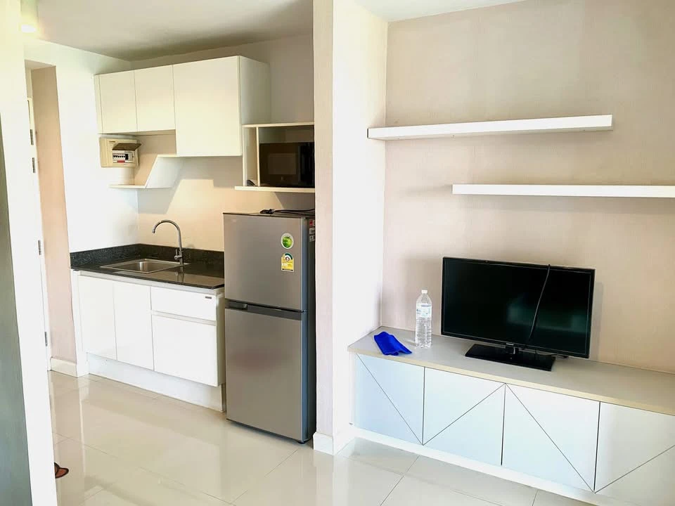 For rent Swift Condo, 4th floor, comes with complete furniture and appliances. Reserve now, don't miss out.