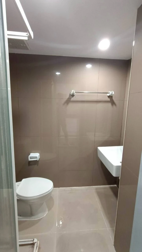 Swift Condo for rent, 8th floor, fully furnished with appliances, pool view. Don't miss out on this great deal!