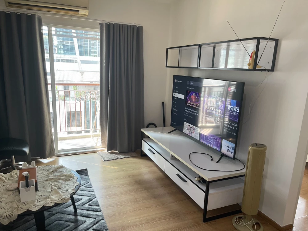 For rent: Sym Vipa – Ladprao, 8th floor, corner unit, pool view, fully furnished, ready to move in. Book now!