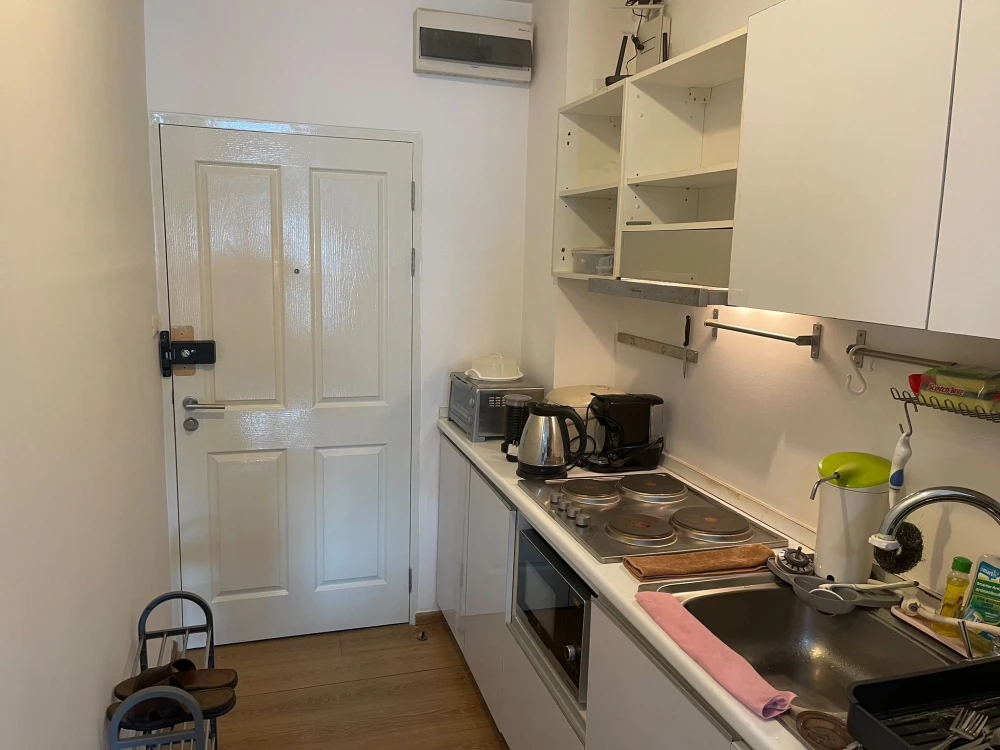 For rent: Sym Vipa – Ladprao, 8th floor, corner unit, pool view, fully furnished, ready to move in. Book now!