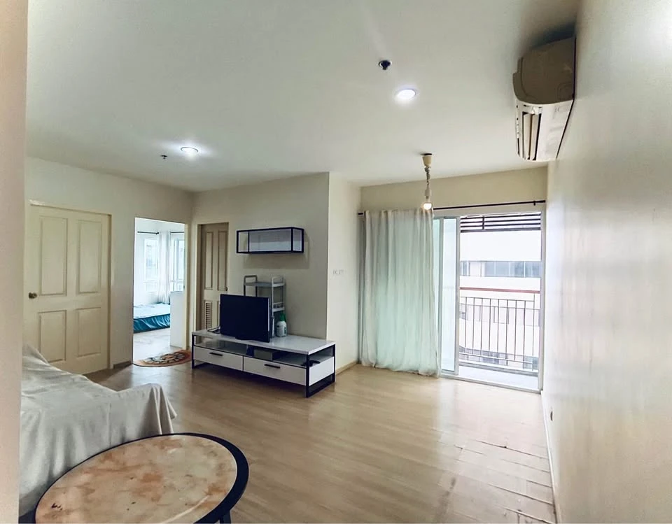For rent: Sym Vipa – Ladprao, spacious room, lots of usable space, fully furnished, just bring your bags and move in.