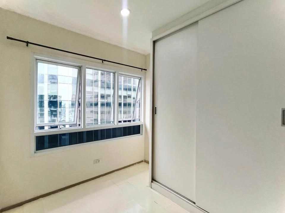 For rent: Sym Vipa – Ladprao, spacious room, lots of usable space, fully furnished, just bring your bags and move in.