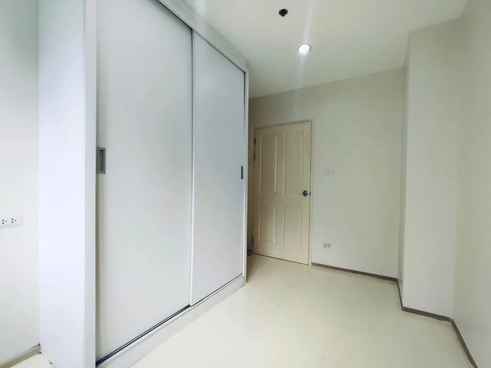 For rent: Sym Vipa – Ladprao, spacious room, lots of usable space, fully furnished, just bring your bags and move in.