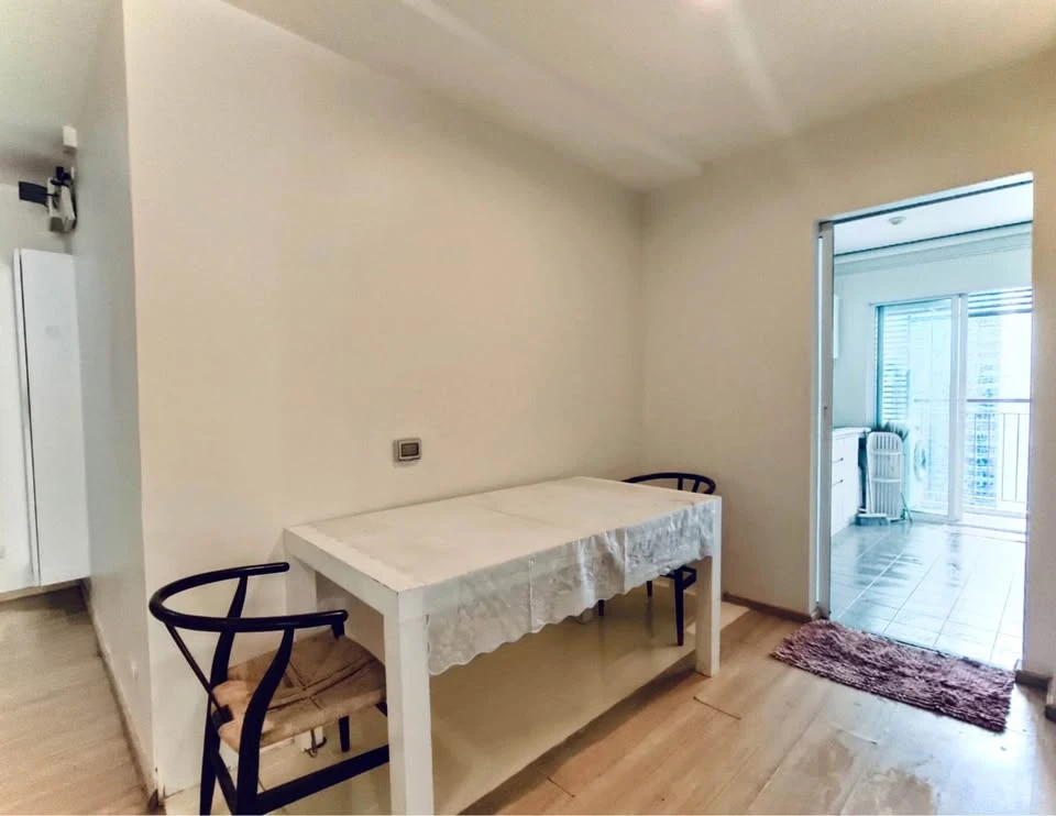 For rent: Sym Vipa – Ladprao, spacious room, lots of usable space, fully furnished, just bring your bags and move in.
