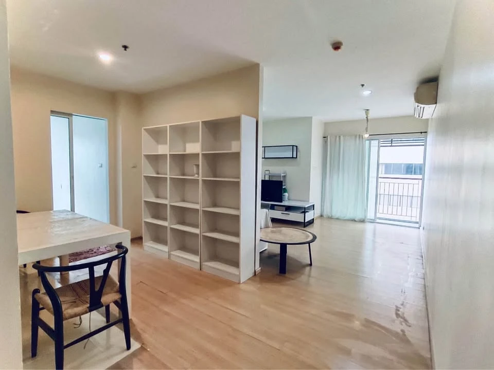 For rent: Sym Vipa – Ladprao, spacious room, lots of usable space, fully furnished, just bring your bags and move in.