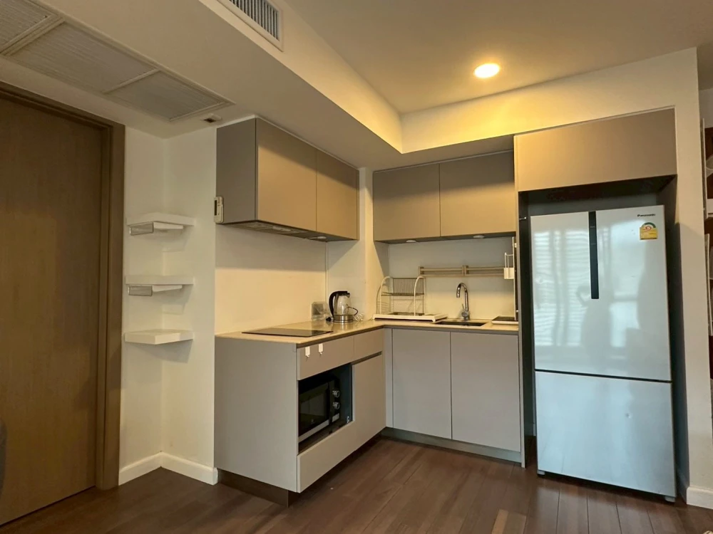For rent: Sync Nature Siam. Spacious room with ample living space and complete amenities. High-quality built-in furniture. Book now!