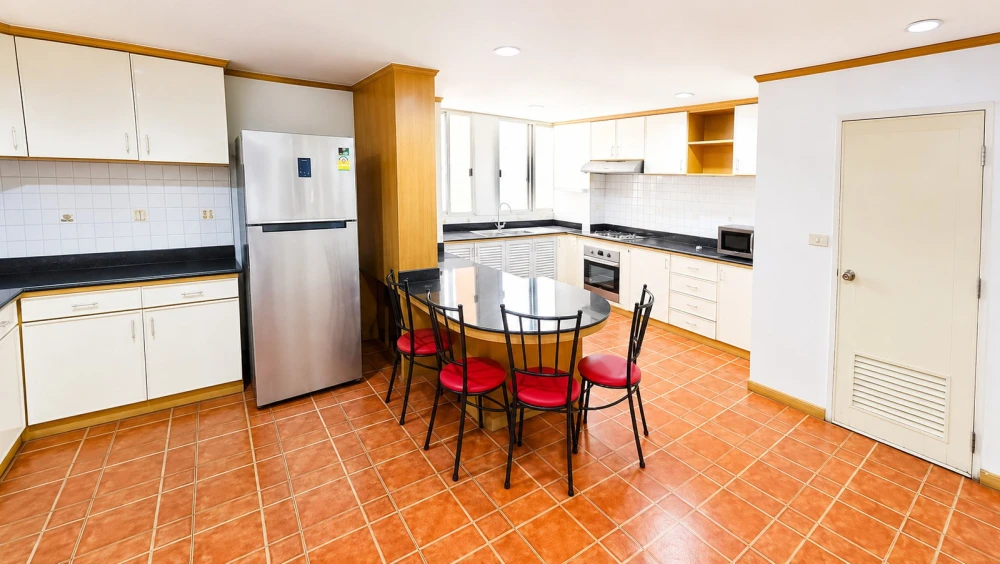For rent: Tai Ping Towers, 16th floor. Nice, fully furnished unit. Book now!