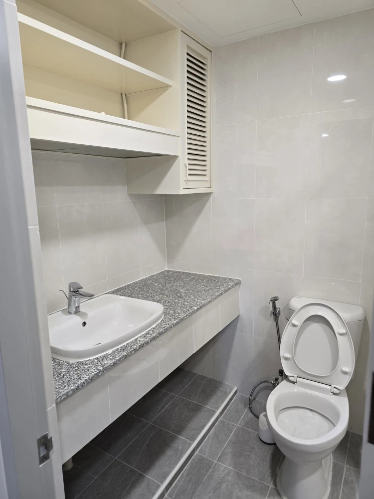 2-bedroom, 2-bathroom unit for rent at Tai Ping Towers. Spacious living area, fully furnished. Book now!