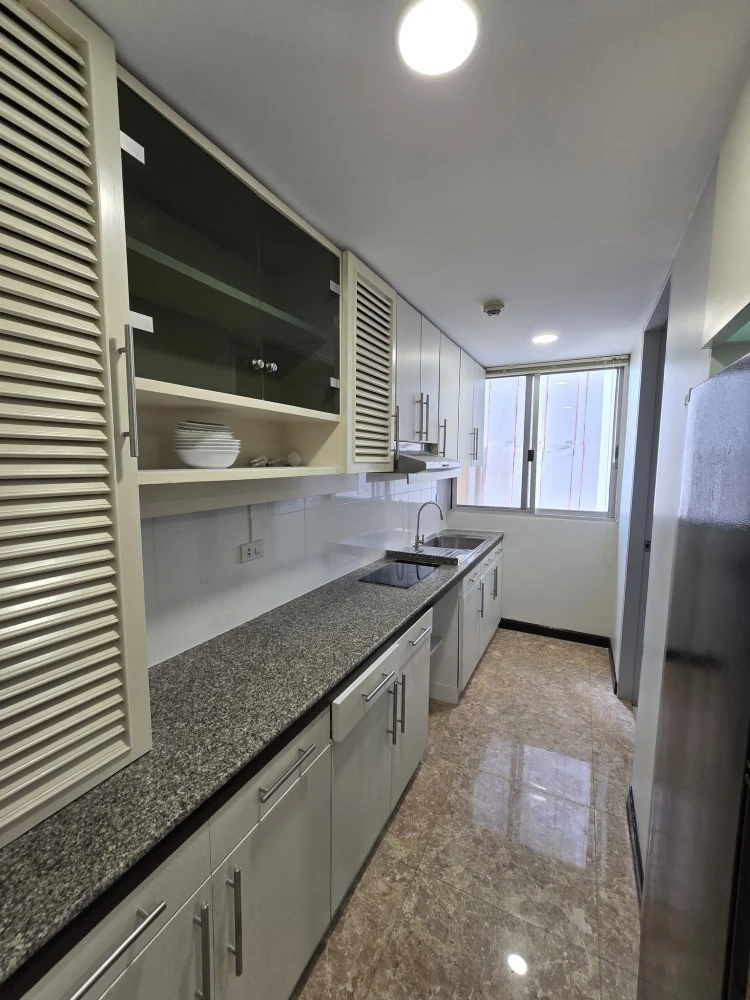 2-bedroom, 2-bathroom unit for rent at Tai Ping Towers. Spacious living area, fully furnished. Book now!