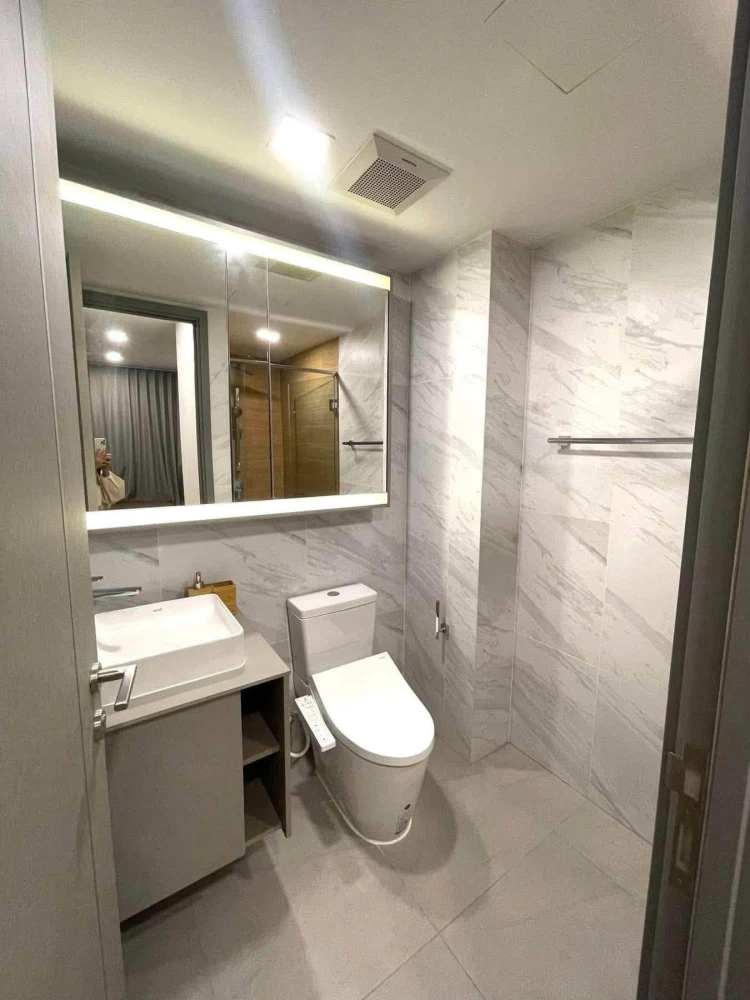 For rent: Taka Haus Ekamai 12, beautifully furnished and fully equipped rooms with spacious living areas. Don't just look, book now!