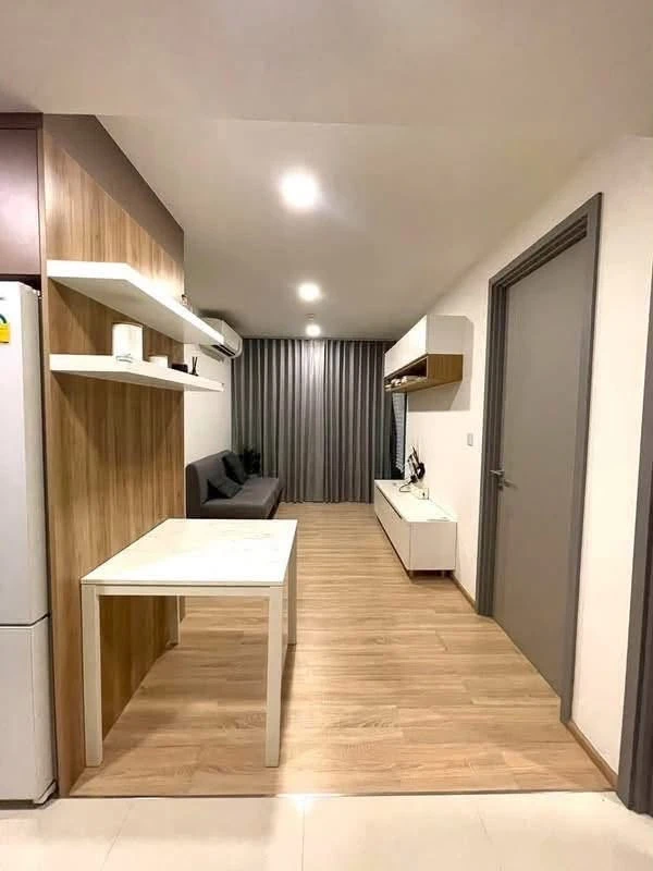For rent: Taka Haus Ekamai 12, beautifully furnished and fully equipped rooms with spacious living areas. Don't just look, book now!