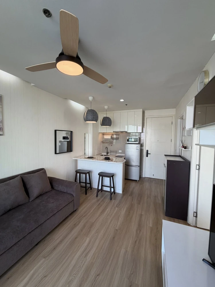 TC Green Condo Rama 9 for rent. Corner unit, north facing, pool & green garden view. Panoramic windows, no obstructing buildings, good ventilation. Bo