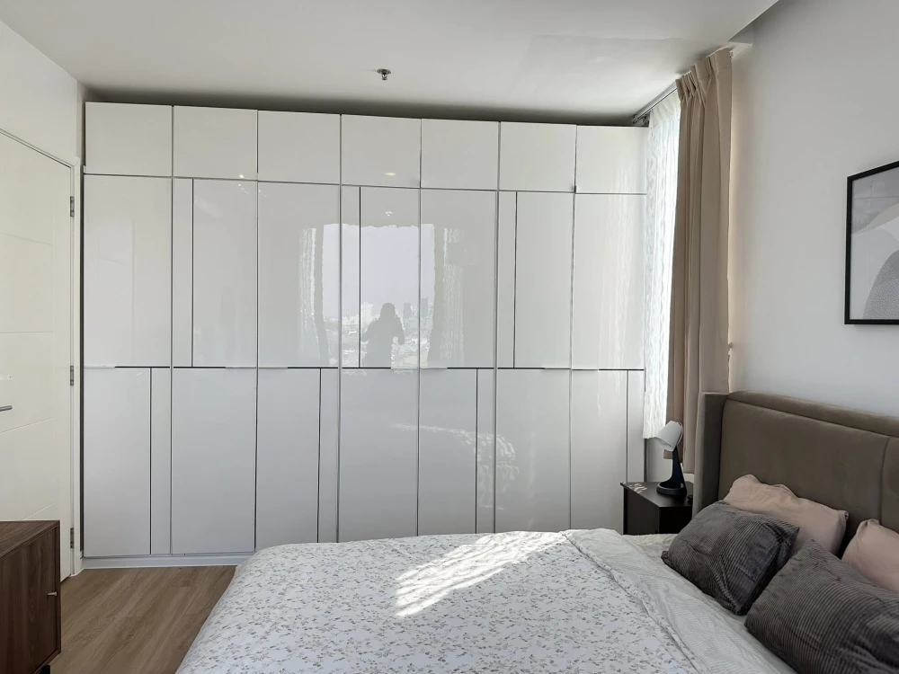 TC Green Condo Rama 9 for rent. Corner unit, north facing, pool & green garden view. Panoramic windows, no obstructing buildings, good ventilation. Bo