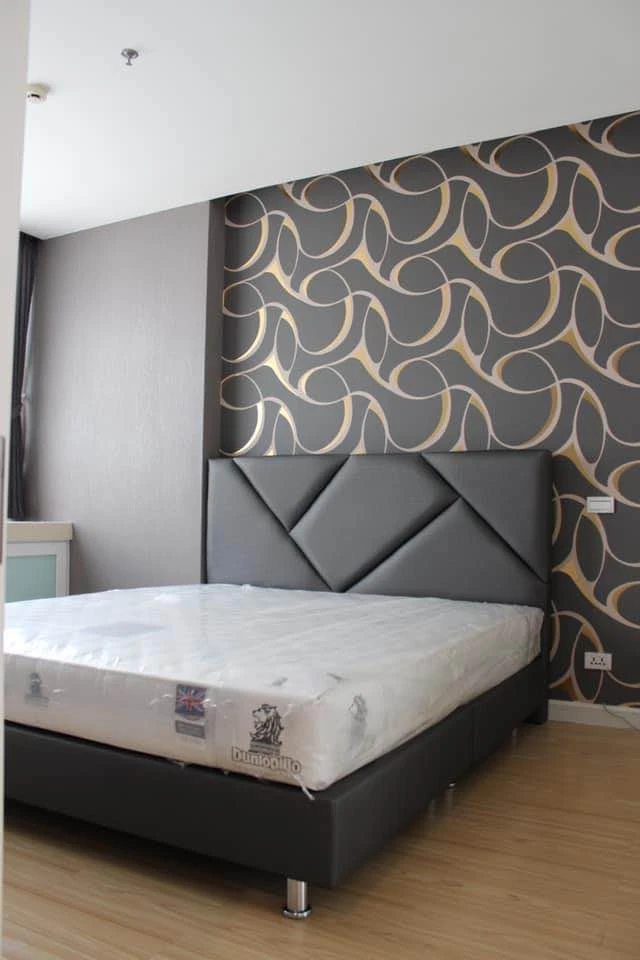 For rent: TC GREEN, separate bedroom and living room, beautiful wallpaper, quality furniture. Book now, don't hesitate.