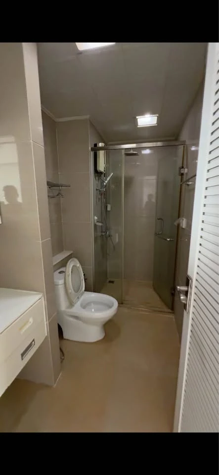 For rent: TC Green, 30th floor, very high, open view, no buildings blocking, usable space remaining, ready to move in immediately.