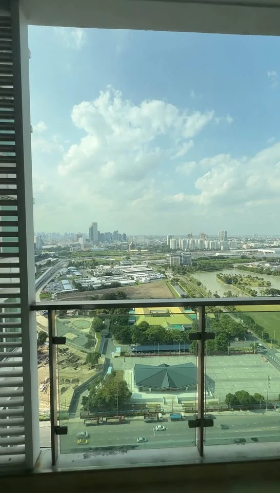 For rent: TC Green, 30th floor, very high, open view, no buildings blocking, usable space remaining, ready to move in immediately.
