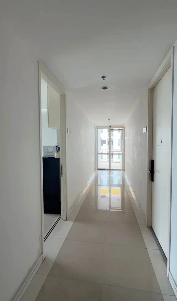 For rent: TC Green, 30th floor, very high, open view, no buildings blocking, usable space remaining, ready to move in immediately.
