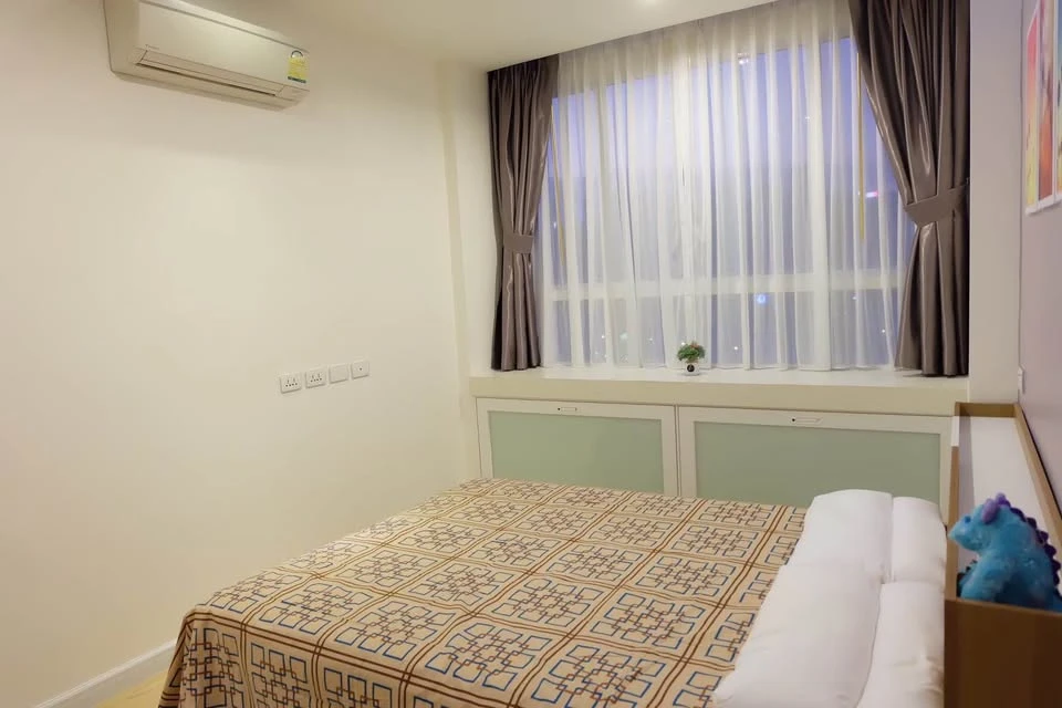 For rent: TC green, Building C, 12th floor, city view, lots of usable space. Book now and you won't be disappointed.