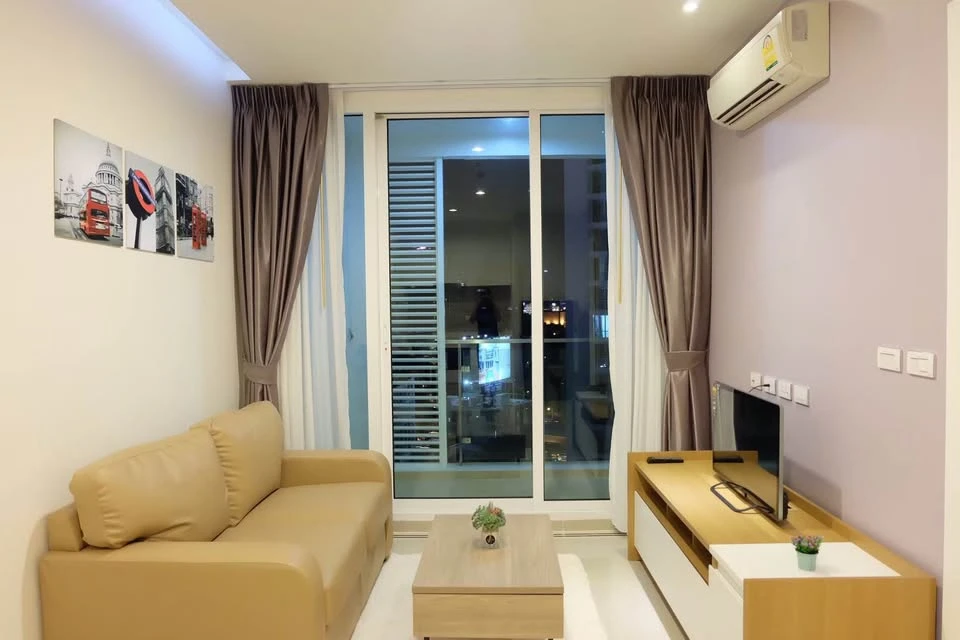 For rent: TC green, Building C, 12th floor, city view, lots of usable space. Book now and you won't be disappointed.