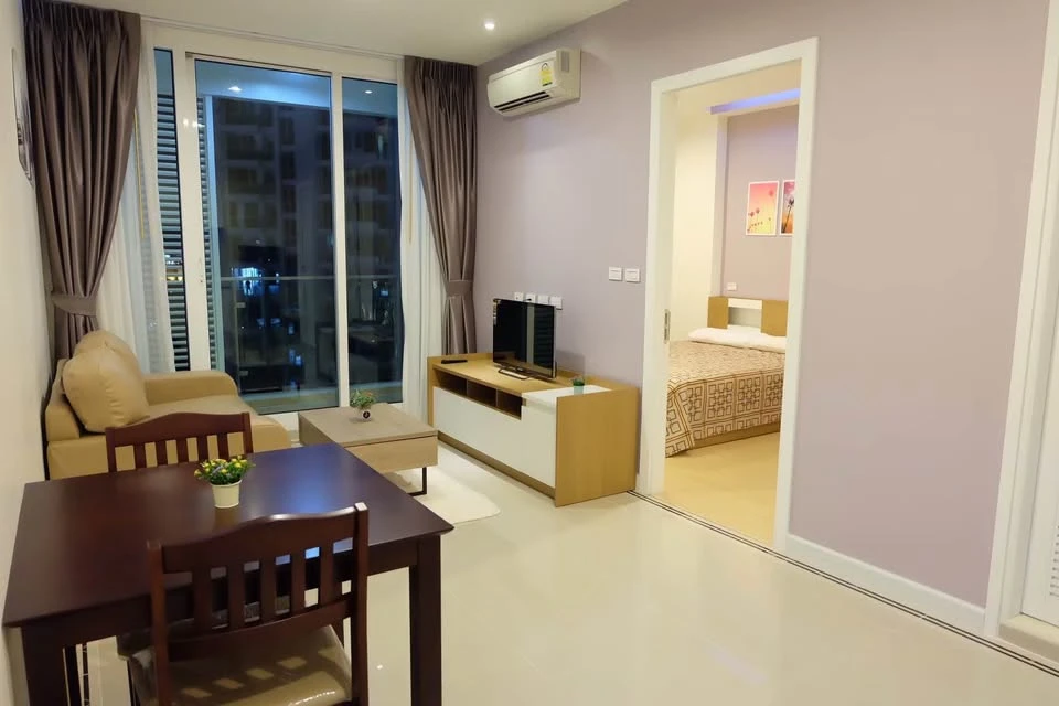 For rent: TC green, Building C, 12th floor, city view, lots of usable space. Book now and you won't be disappointed.