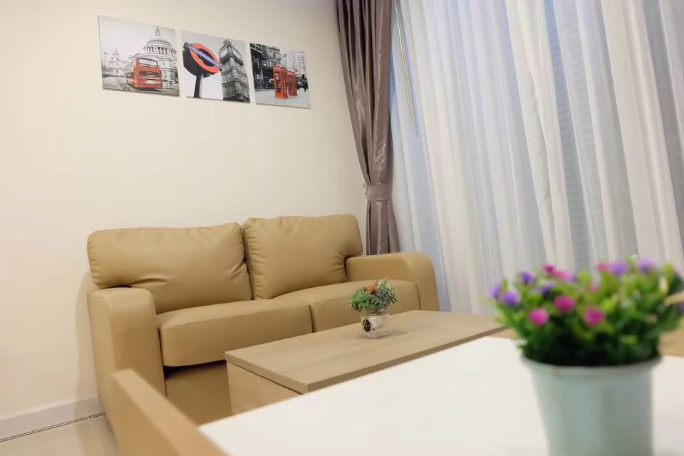 For rent: TC green, Building C, 12th floor, city view, lots of usable space. Book now and you won't be disappointed.