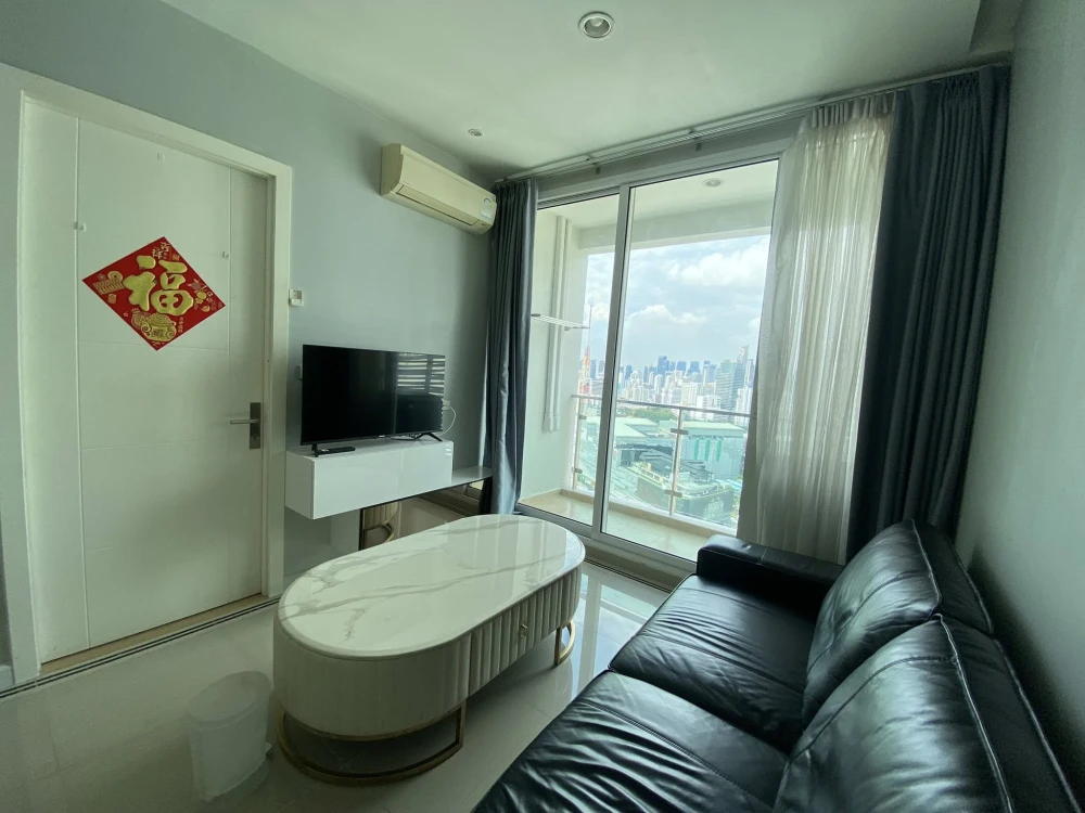 For rent: TC Green, high floor room, ready to move in, spacious and comfortable, just bring your bag and move in.