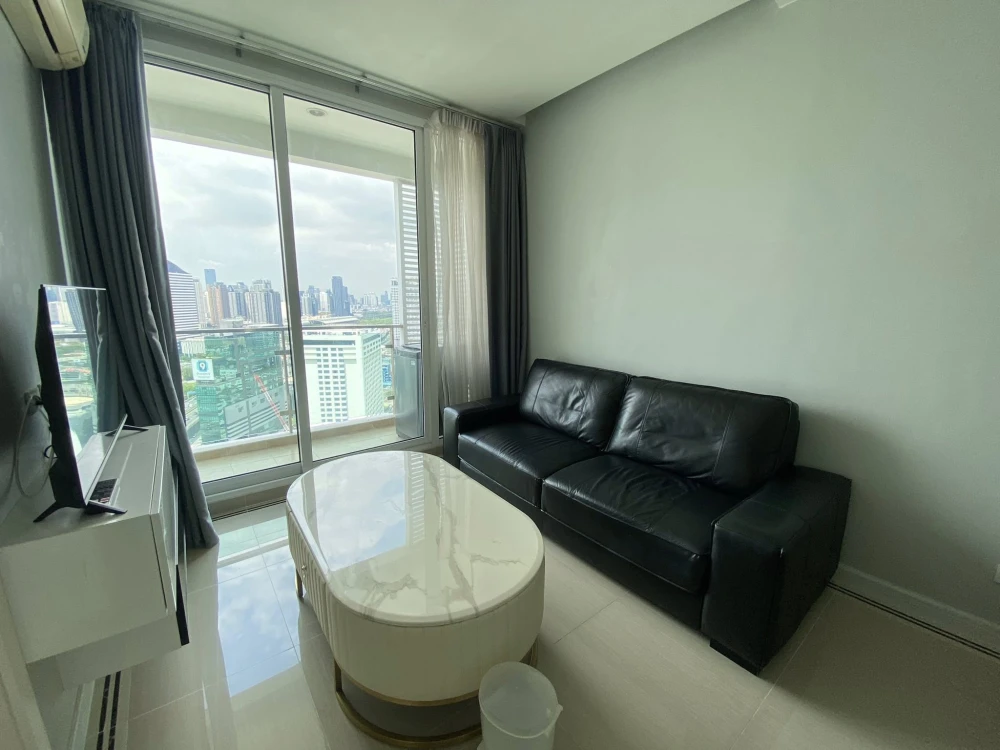 For rent: TC Green, high floor room, ready to move in, spacious and comfortable, just bring your bag and move in.