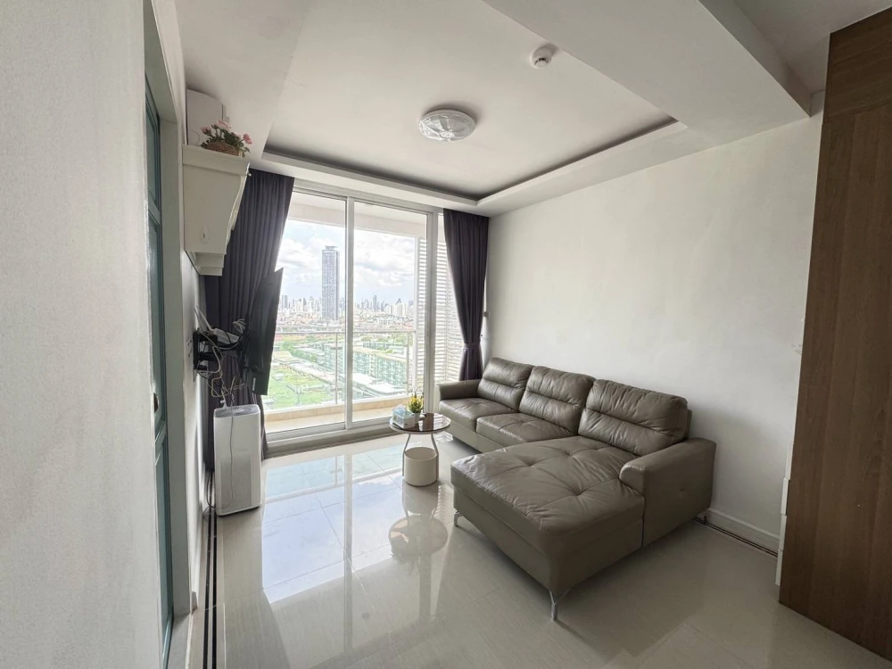 For sale, for rent!! T.C. Green Condo, nice room, decorated in a controlled tone, complete furniture and facilities, don't miss it!!