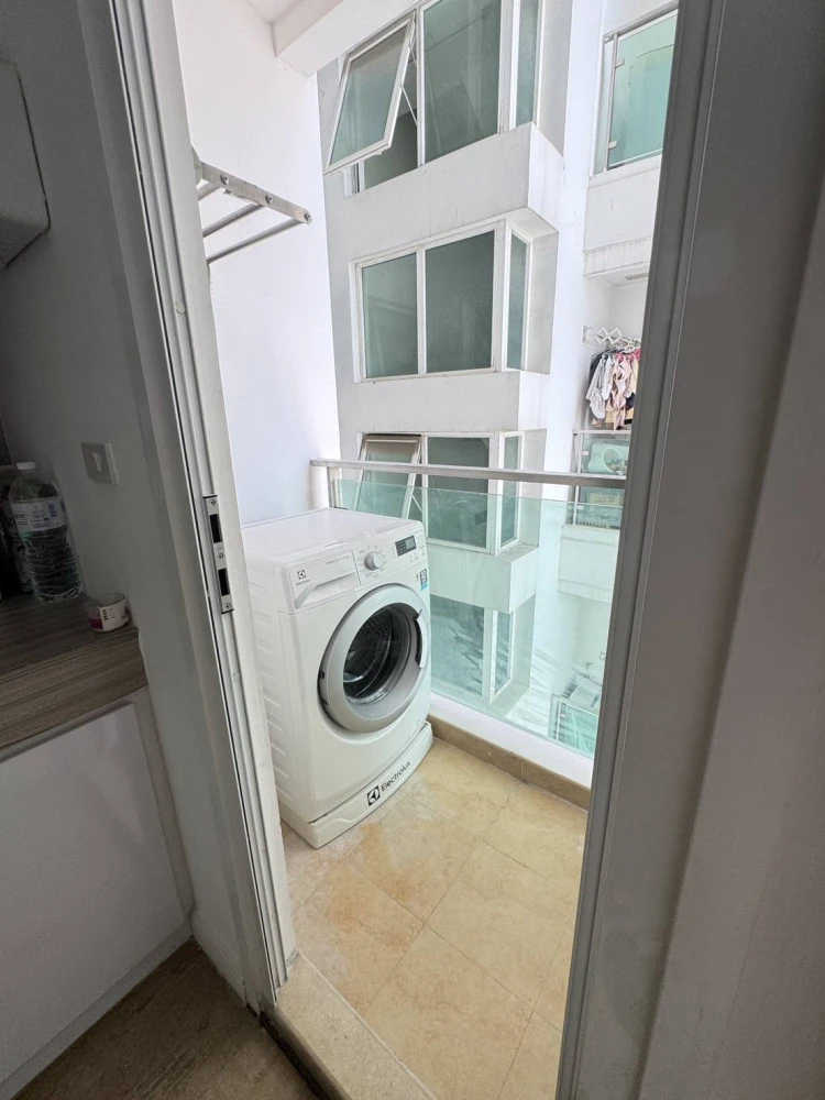 For sale, for rent!! T.C. Green Condo, nice room, decorated in a controlled tone, complete furniture and facilities, don't miss it!!