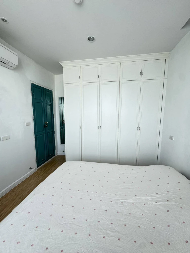 For sale, for rent!! T.C. Green Condo, nice room, decorated in a controlled tone, complete furniture and facilities, don't miss it!!