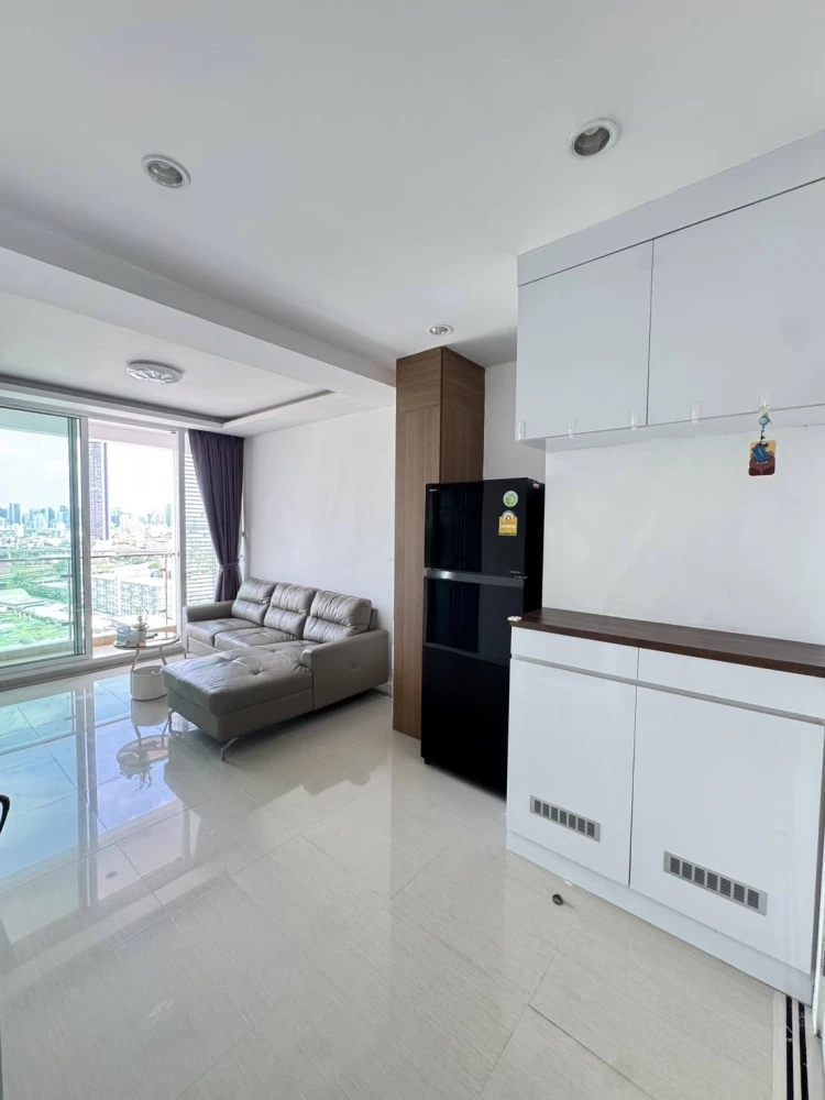 For sale, for rent!! T.C. Green Condo, nice room, decorated in a controlled tone, complete furniture and facilities, don't miss it!!