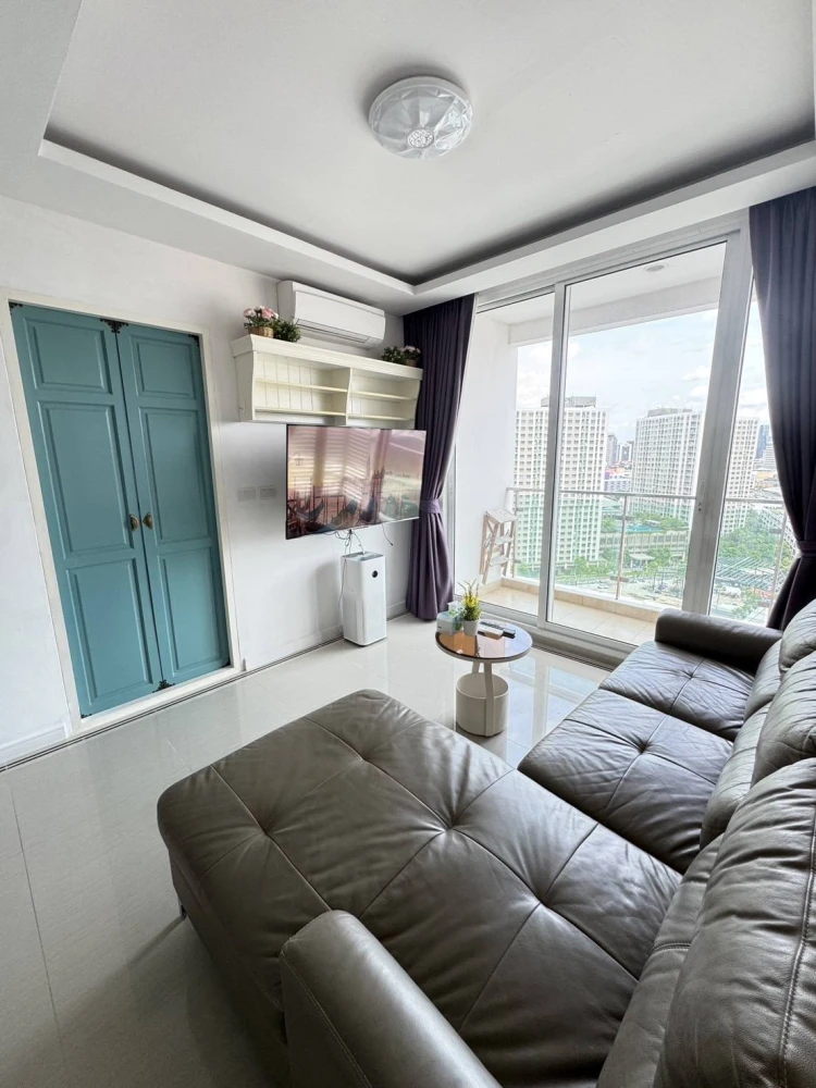For sale, for rent!! T.C. Green Condo, nice room, decorated in a controlled tone, complete furniture and facilities, don't miss it!!