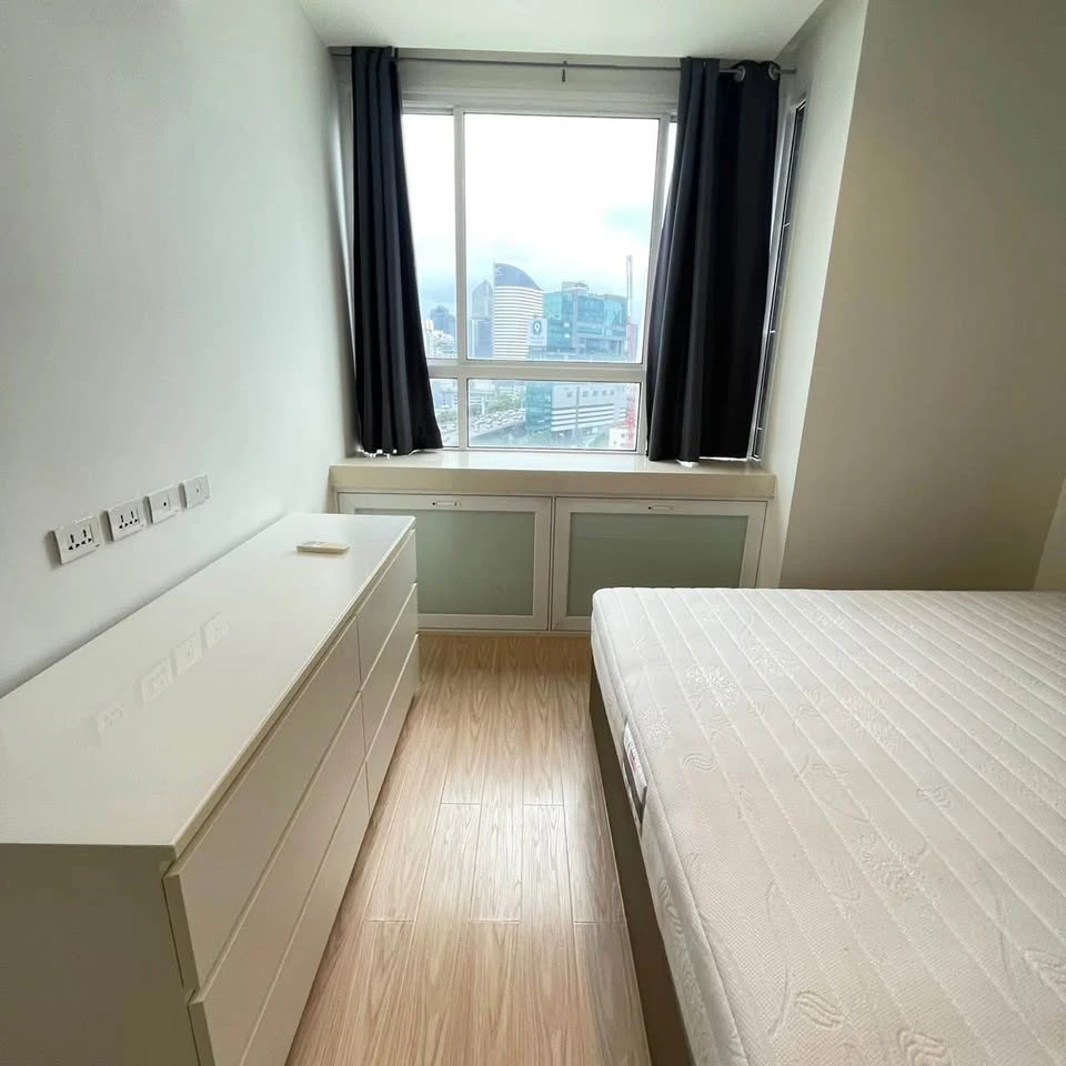 TC Green for rent, corner room, private location, city view, fully furnished, high-end, like staying in a hotel. Book now.