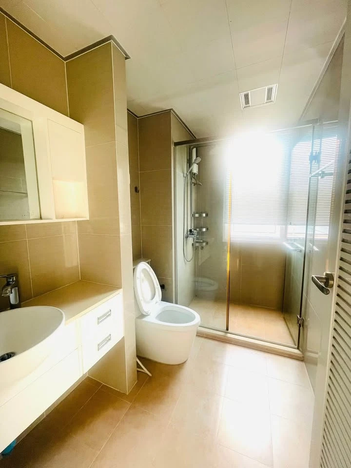 TC Green for rent, corner room, private location, city view, fully furnished, high-end, like staying in a hotel. Book now.