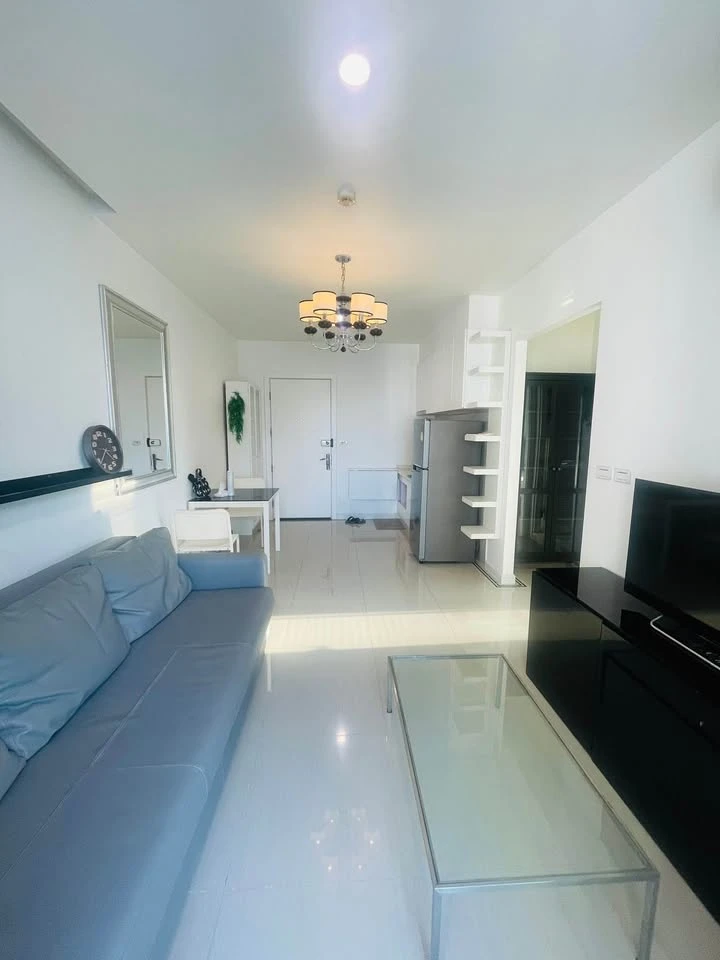 TC Green for rent, corner room, private location, city view, fully furnished, high-end, like staying in a hotel. Book now.