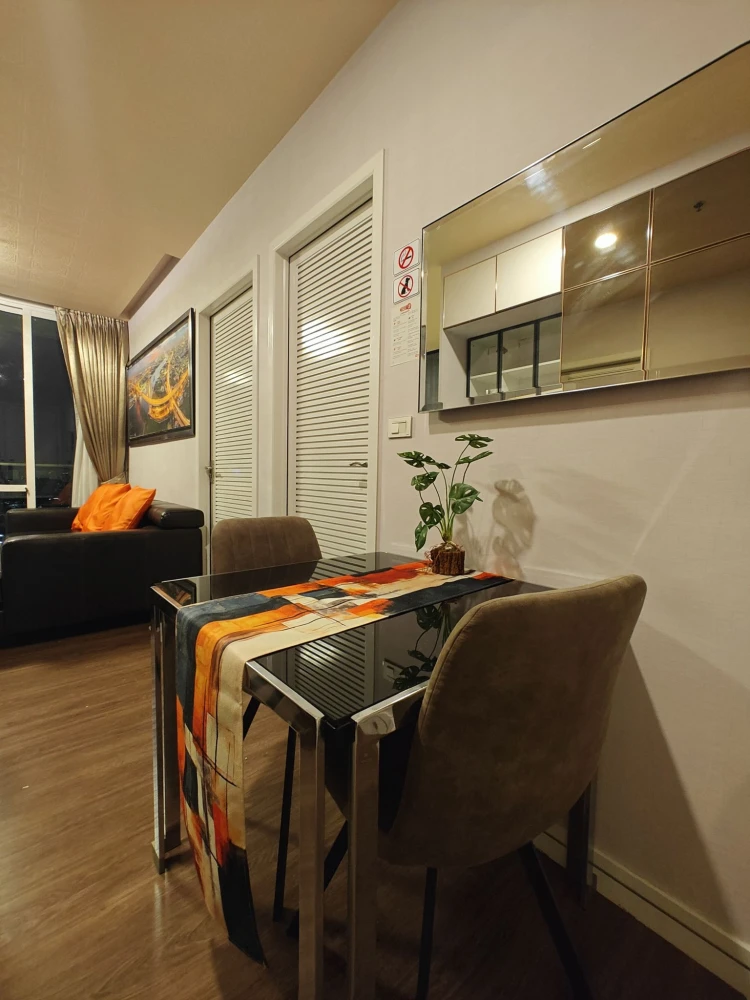 For rent: TC Green, corner room with privacy, 2 bedrooms, lots of usable space, beautiful city view, no building blocking, reserve now!