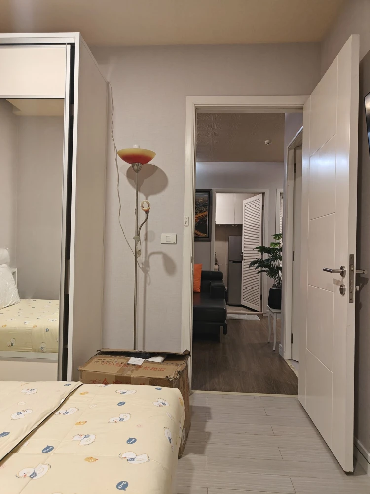 For rent: TC Green, corner room with privacy, 2 bedrooms, lots of usable space, beautiful city view, no building blocking, reserve now!