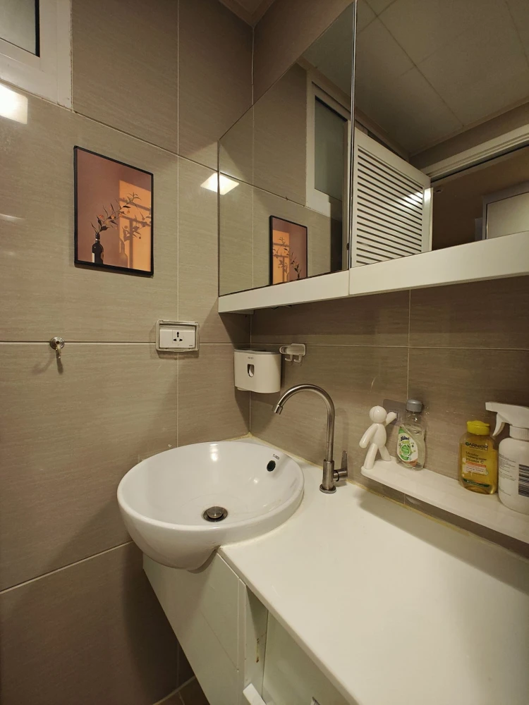 For rent: TC Green, corner room with privacy, 2 bedrooms, lots of usable space, beautiful city view, no building blocking, reserve now!