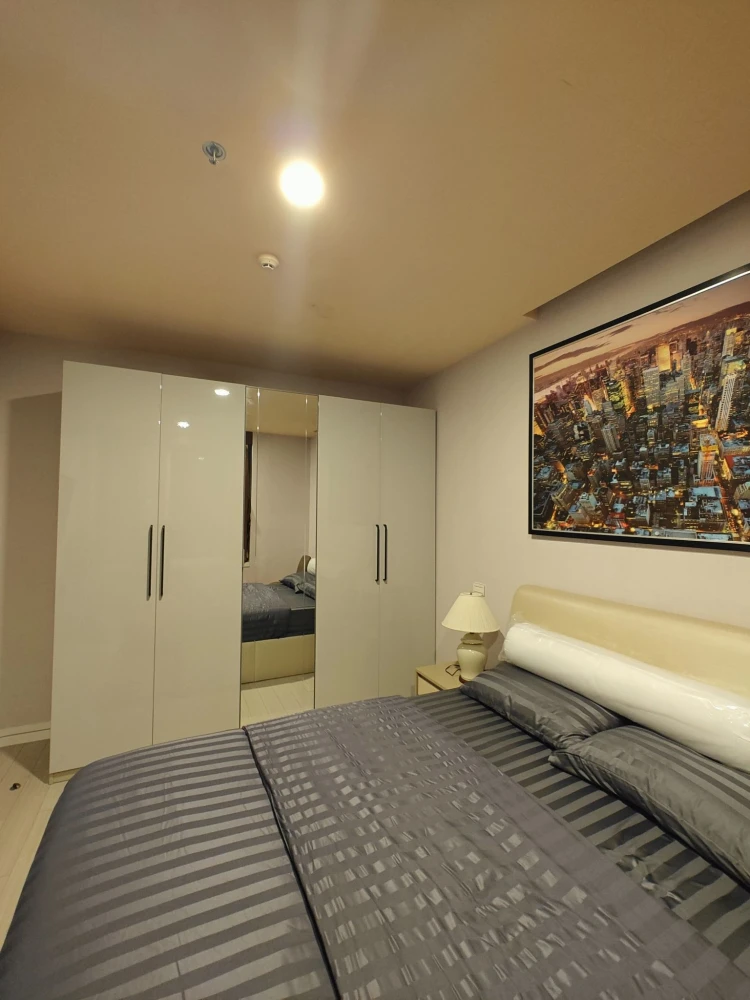 For rent: TC Green, corner room with privacy, 2 bedrooms, lots of usable space, beautiful city view, no building blocking, reserve now!