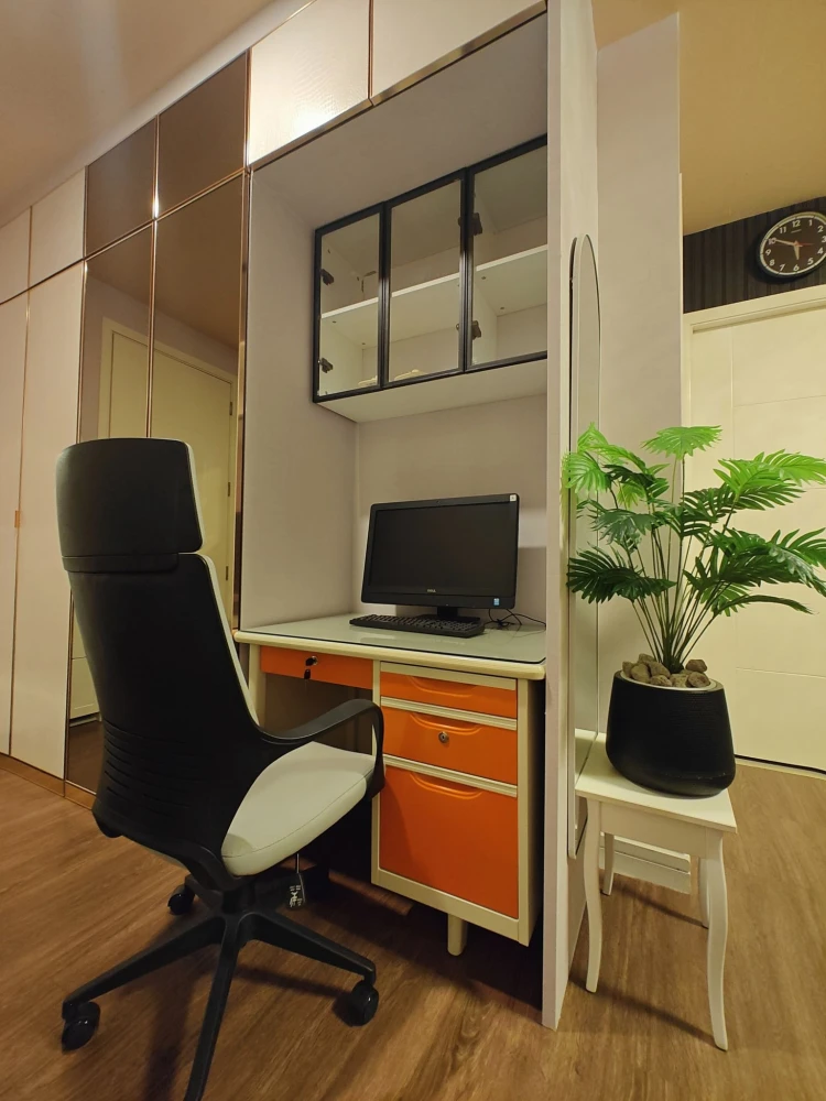 For rent: TC Green, corner room with privacy, 2 bedrooms, lots of usable space, beautiful city view, no building blocking, reserve now!