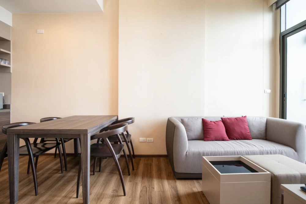For sale/rent: TEAL Sathorn-Taksin, ready-to-move-in room, fully furnished, just bring your own furniture and move in!!!